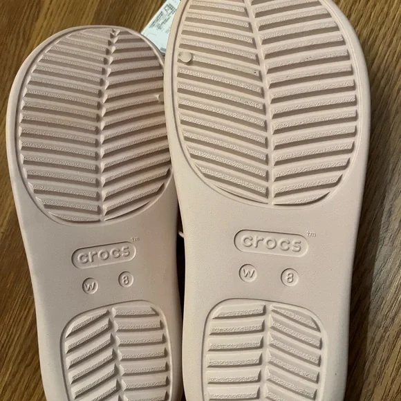 CROCS Getaway Strappy Sandal size 8, color Quartz - Picture 3 of 3
